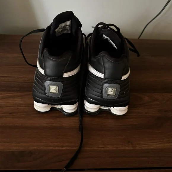 Nike Black and White Athletic Shoes - Picture 2 of 3